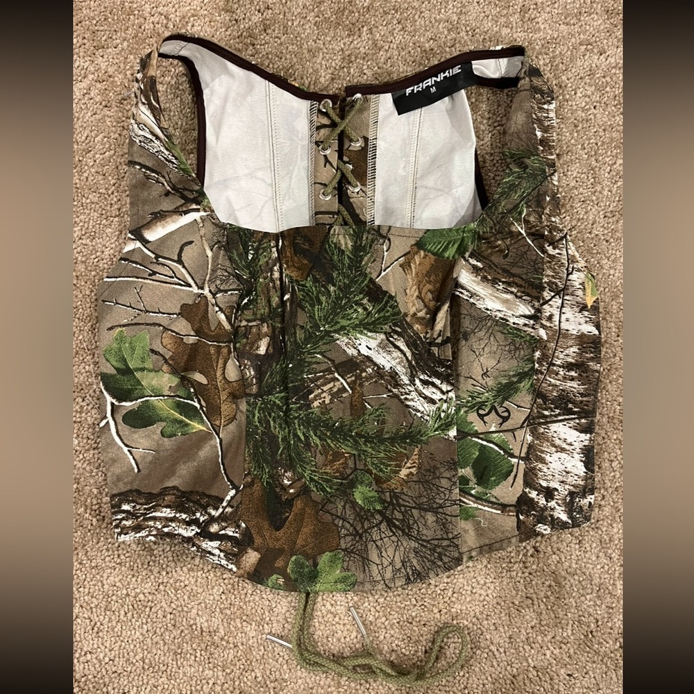 Camo top Frankie from Urban Outfitters